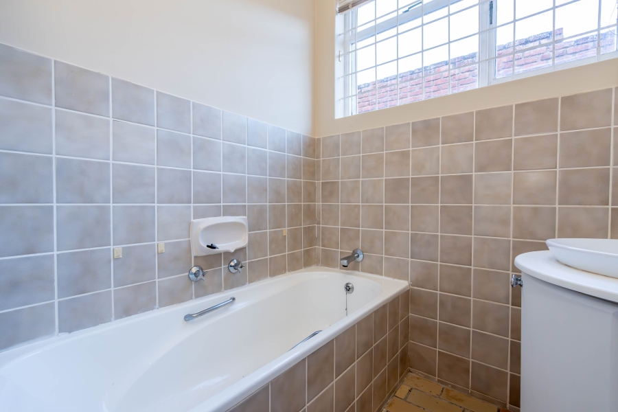 8 Bedroom Property for Sale in Middedorp Western Cape